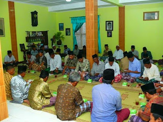 Tradisi di Jawa dalam memperingati orang yang sudah meninggal