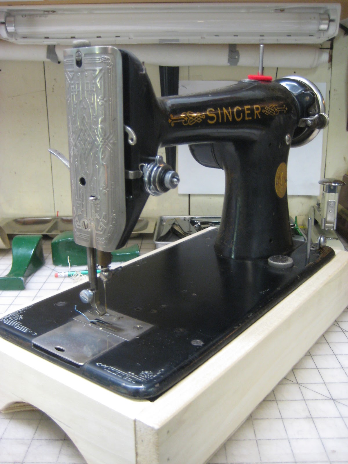 MI Vintage Sewing Machines Singer 101 (1952)