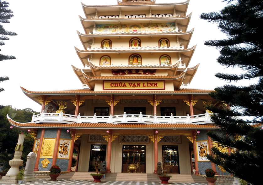chùa Vạn Linh núi cấm