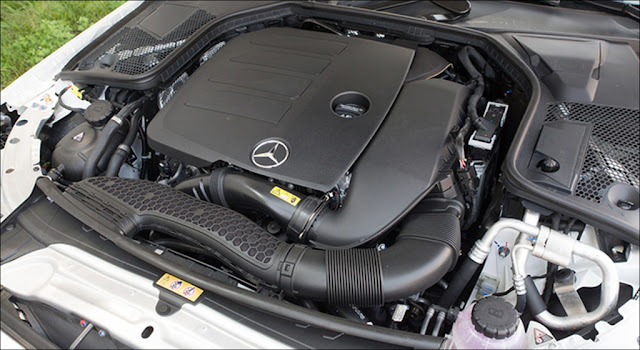 Khoang động cơ Mercedes C200 2019 Khoang động cơ Mercedes C200 2019