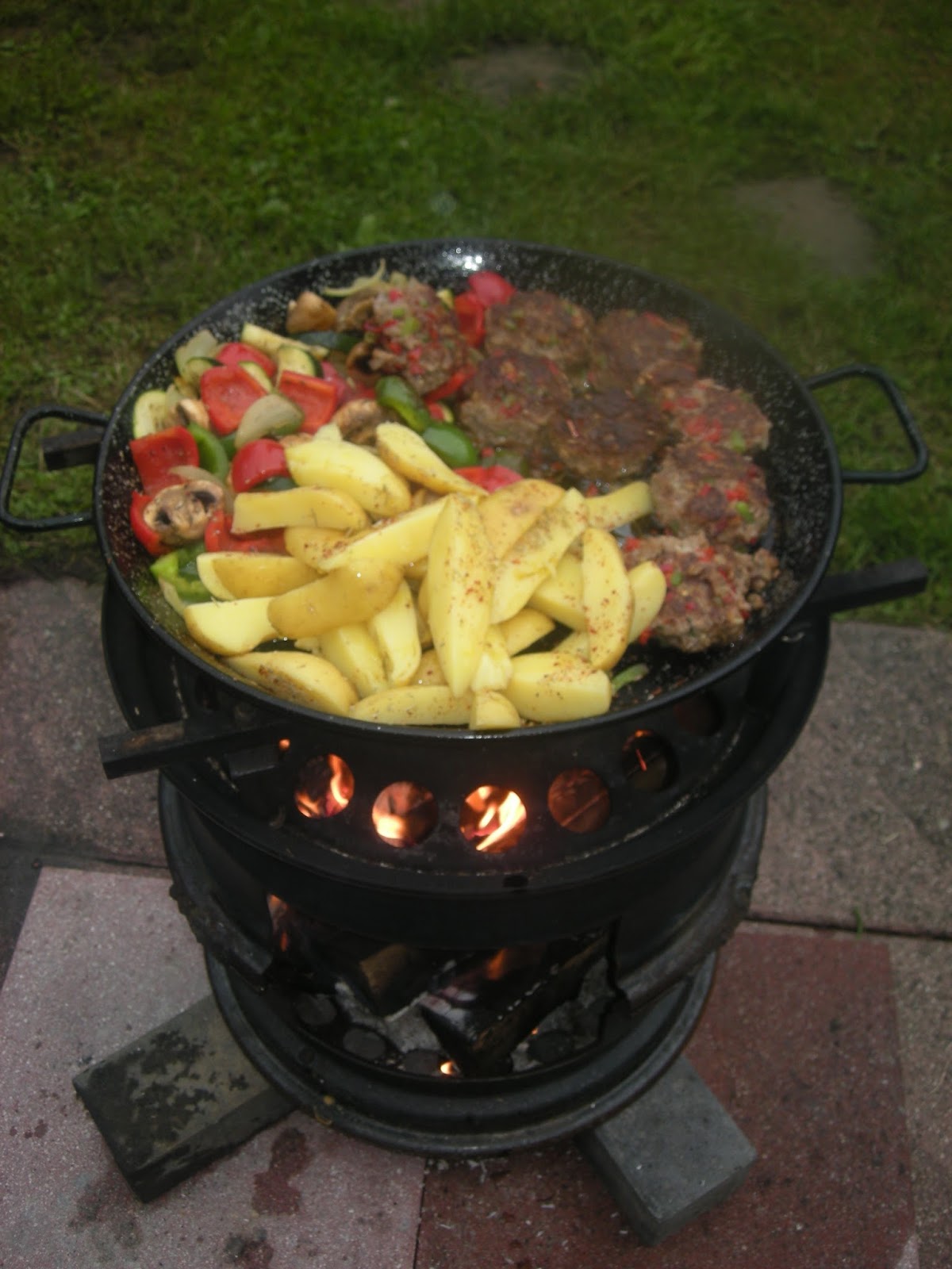 Heiner kocht! : Paprika-Frikadellen mit mediteranem Gemüse und Thymian ...