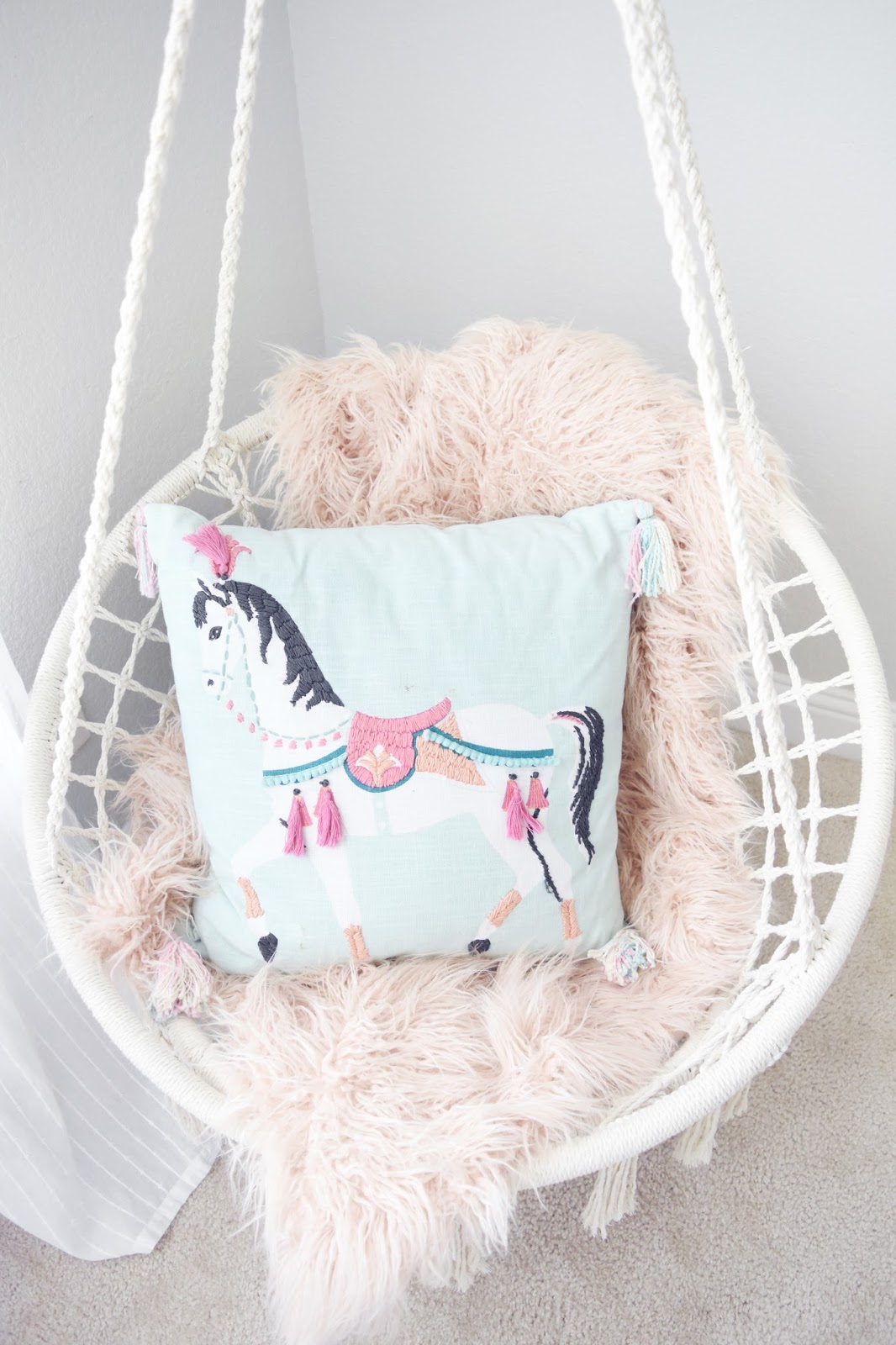 Pillow Thought Children's Swinging Chair