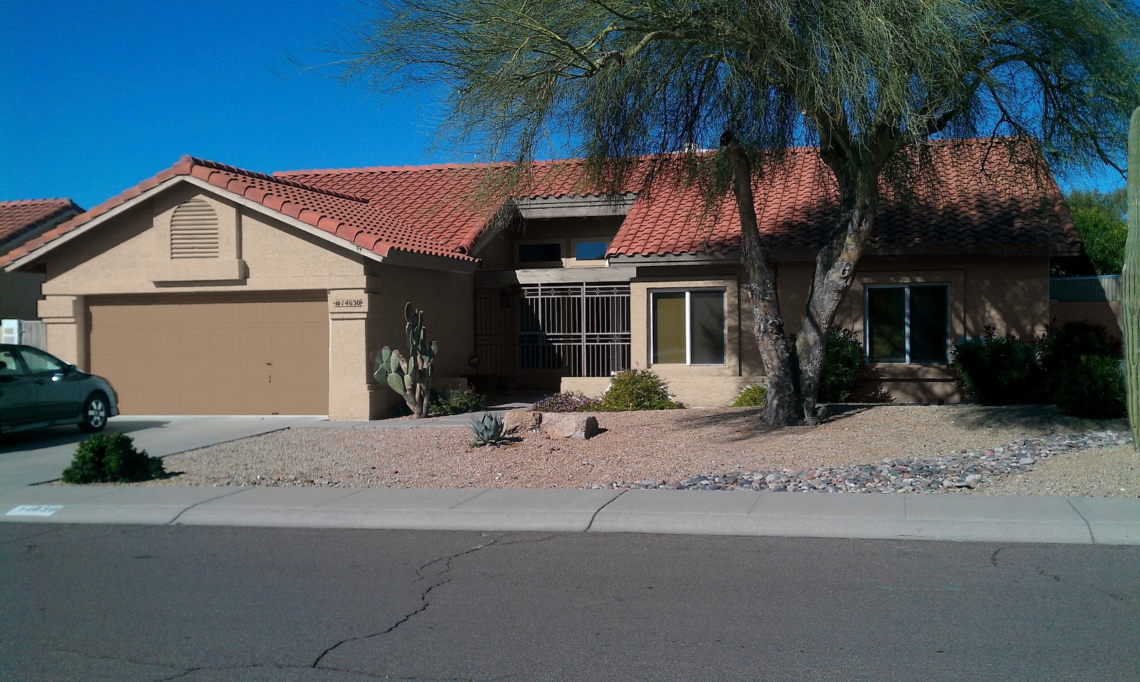 Paula S Projects Job For The Professionals Exterior Home Paint Photo Courtesy Dunn Edwards Computer Program Colors House Rustic Taupe Garage Mesa Tan Trim Finest Silk