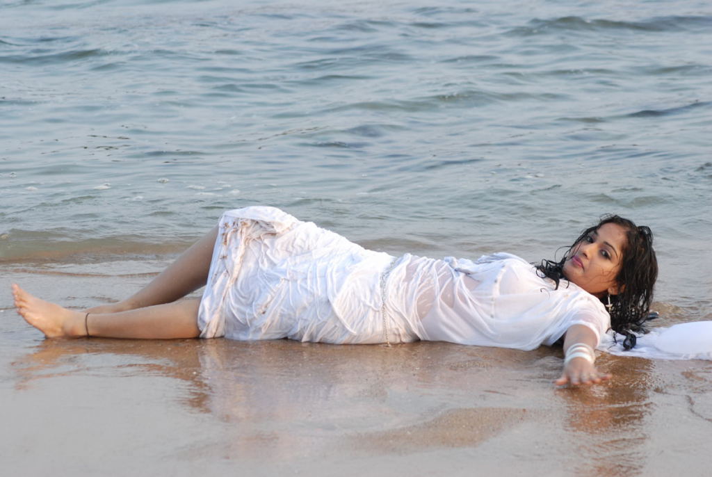 Madhavi Latha Hot Beach Stills 015 - South Indian and Bollywood Actress Image Hosting