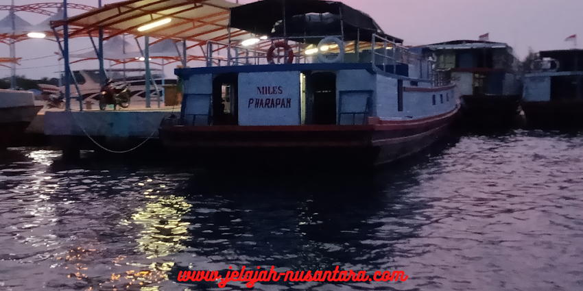 Kapal Ferry di Dermaga Pulau Harapan - private trip pulau harapan private trip pulau harapan 2 hari 1 malam kepulauan seribu utara