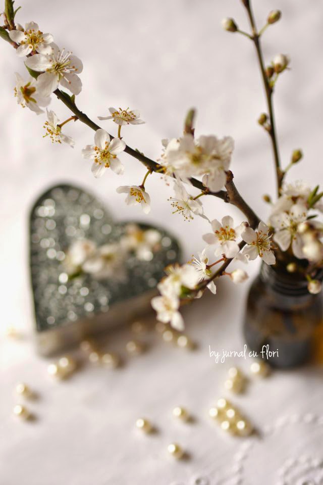 crenguta flori cires inima inflorita perle aranjament primavara cherry blossom arrangements wedding