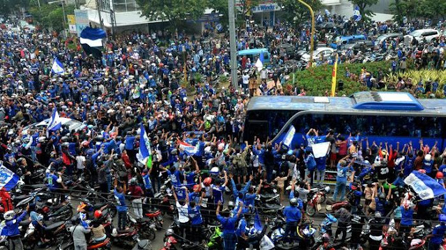 Bobotoh Tewas Dikeroyok, Bobotoh Harap Tenang, Tetap Dukung Persib Dengan Bangga! Bobotoh Tewas Dikeroyok, Bobotoh Harap Tenang, Tetap Dukung Persib Dengan Bangga!