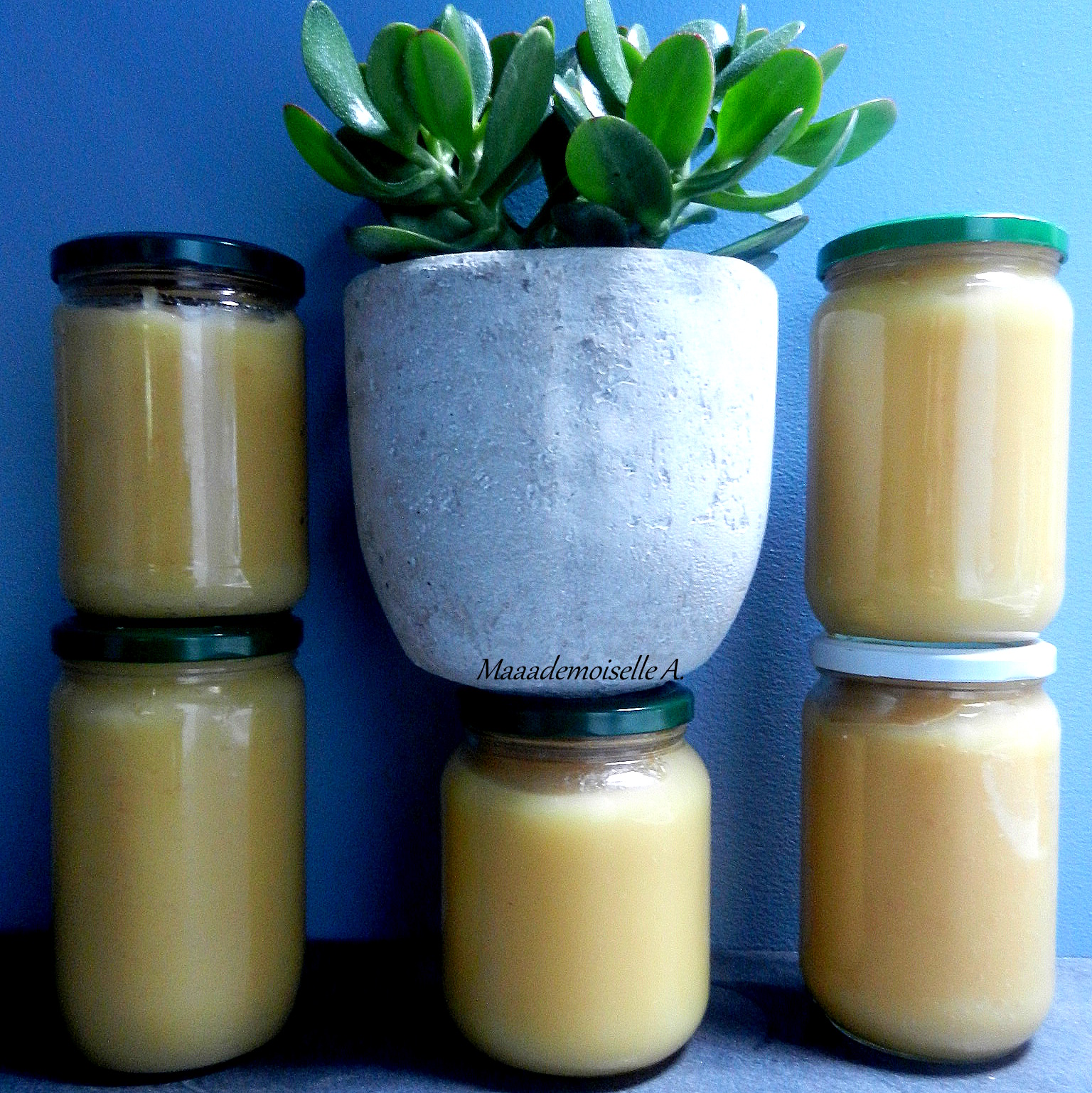 Maaademoiselle A. Compote de pomme nature, tout simplement