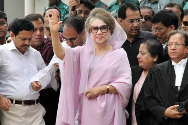 ১২টি মামলায় বুধবার আদালতে যাবেন খালেদা ১২টি মামলায় বুধবার আদালতে যাবেন খালেদা