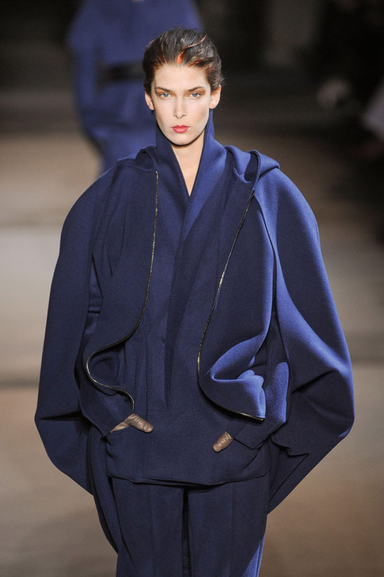 накидки fashion. стелла маккартни подиум. Pelerin кейп. накидки / carfashion premium / monaco. пальто прада весна 2021.