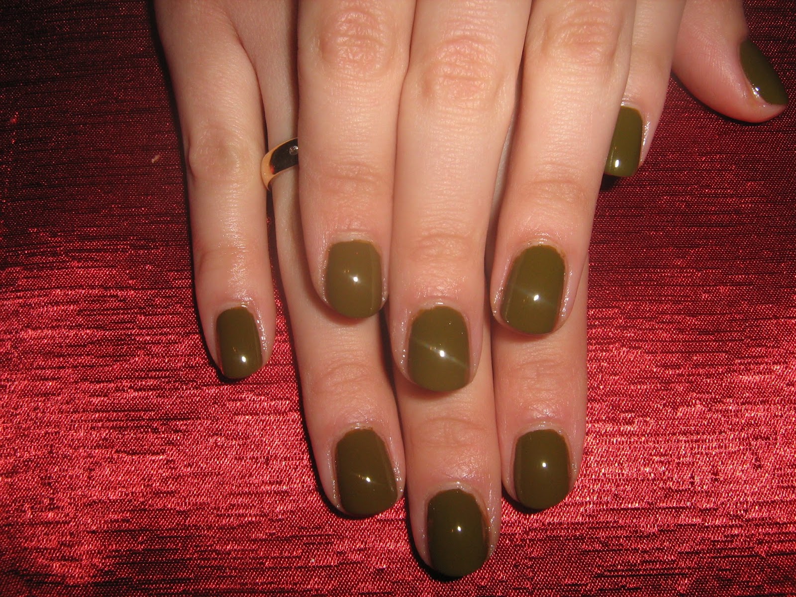 http://najlepszerecenzjekosmetyczne.blogspot.com/2014/01/lakier-vernis-by-cherimoya-nvc119