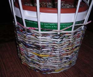 Плетение из газет - простая корзина для начинающих