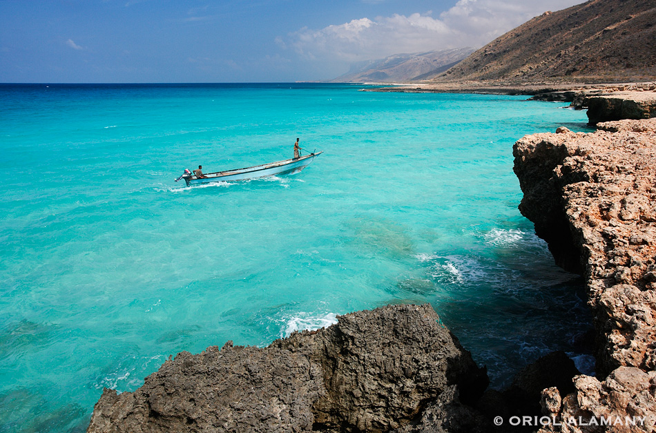 Pescadores socotríes en la costa norte de la Isla de Socotra Yemen