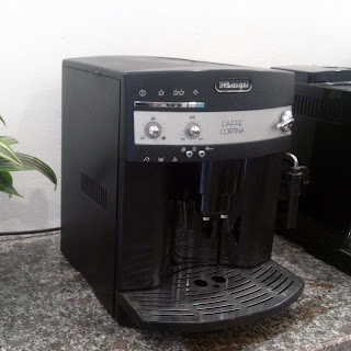 Bán máy pha cà phê Delonghi ESAM 2500.B đã qua sử dụng bên trái Bán máy pha cà phê Delonghi ESAM 2500.B đã qua sử dụng bên trái
