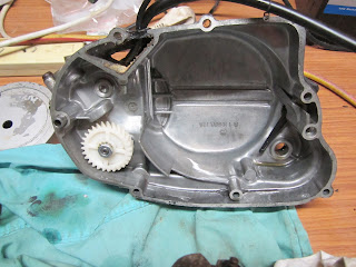 Clutch cover inside with oil pump gear Yamaha 100 LS3 1972