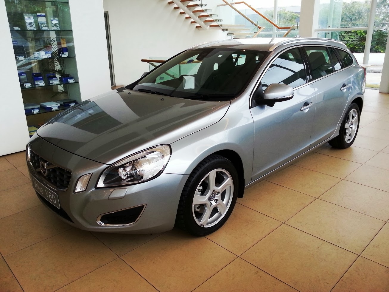 ASIAN AUTO DIGEST: The New Volvo V40 launched in Malaysia Review – From