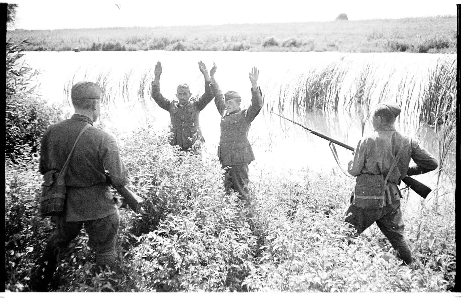 Взвод сдался в плен. Советские разведчики ВОВ фото РИА.