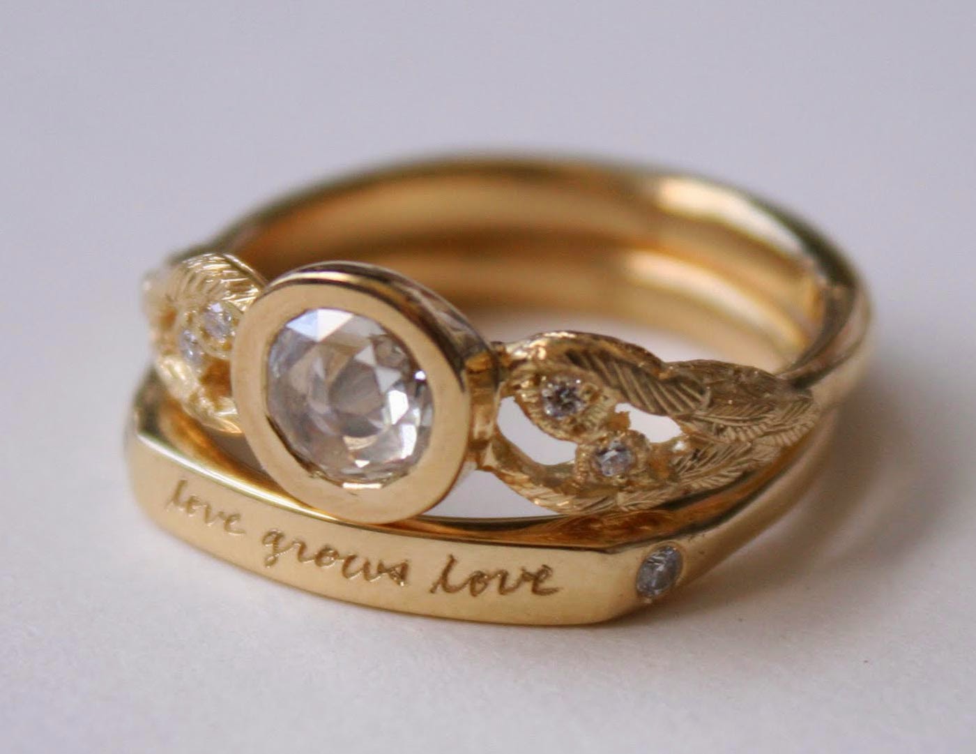 Beautiful Diamond Gold Wedding Ring For Her Model