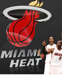 Miami Heat - jugadores Miami Heat - basquetball - basquetbolistas - jugadores de basquetbol - jugando basquetbol - personas euforicas - personas celebrando - un balón con llamas