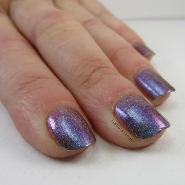 mulit-chrome-linear-holographic-nail-polish