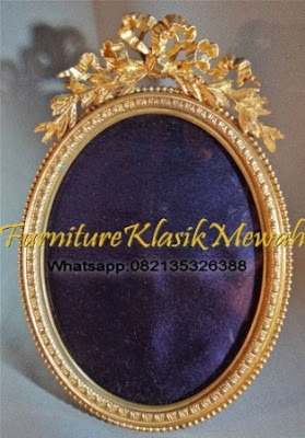 Kaca Cermin Ukir Jepara-Furniture Klasik Mewah. Kaca Cermin Ukir Jepara-Furniture Klasik Mewah.