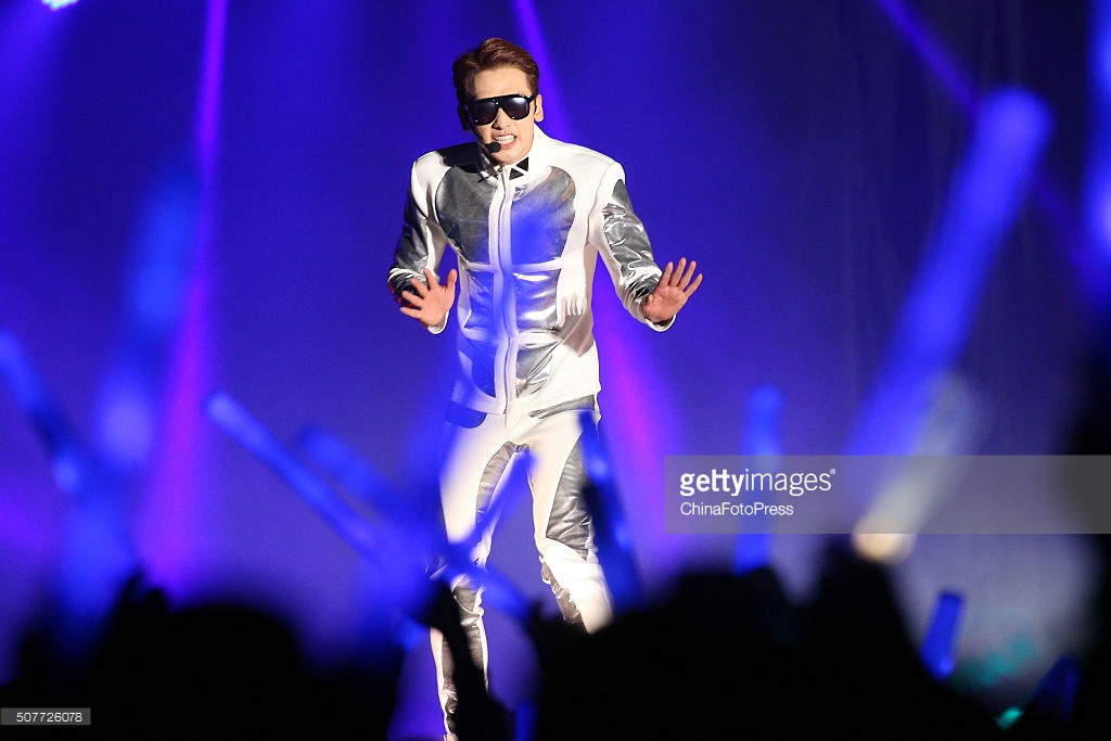 http://4.bp.blogspot.com/-prN0V_cYvbk/Vq8Jto9fjBI/AAAAAAABTQc/9jzUgK3CqNI/s1600/south-korean-singer-rain-performs-onstage-during-his-concert-the-picture-id507726078.jpg