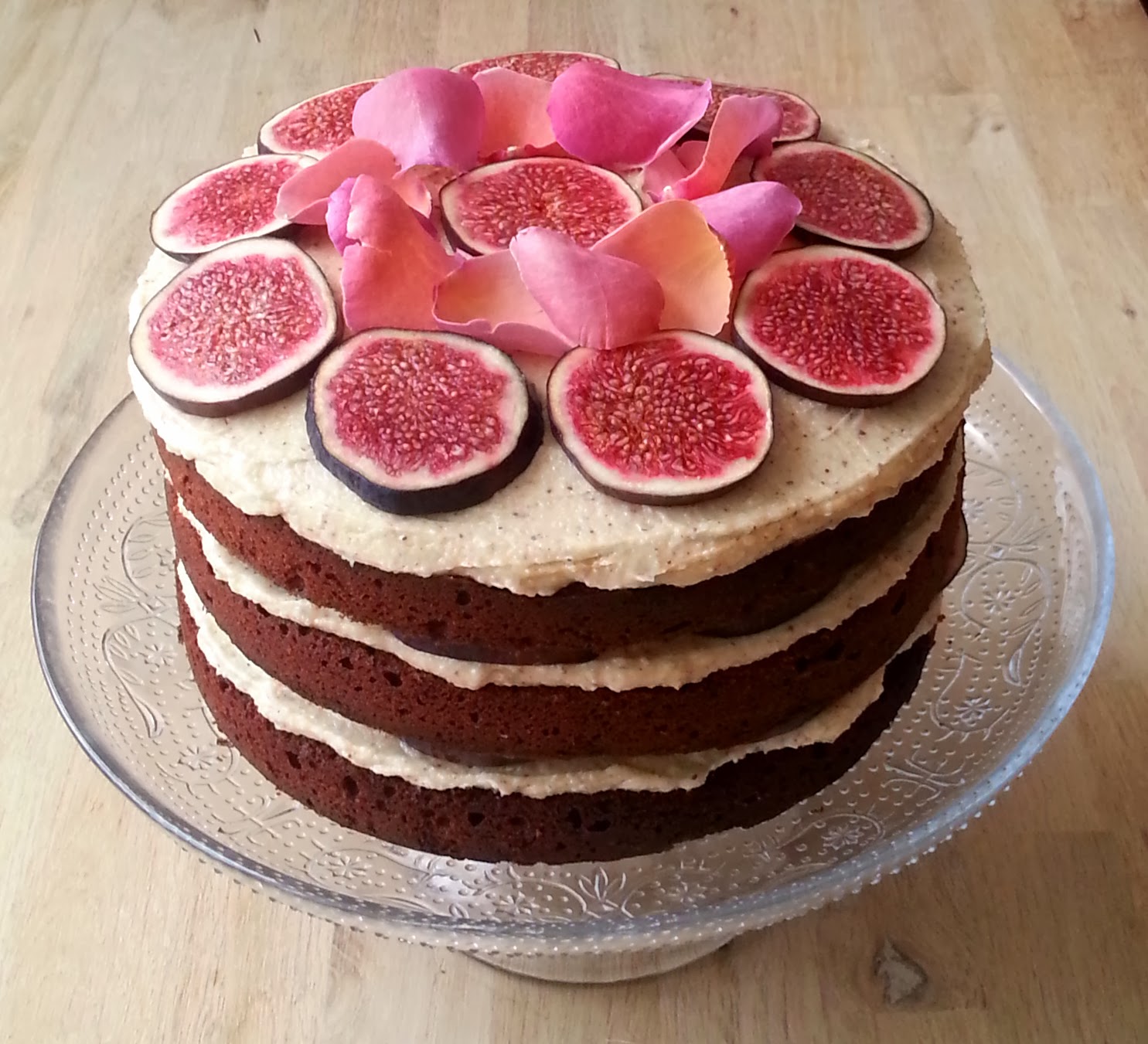 Charlie makes cakes Chocolate hazelnut fig cake