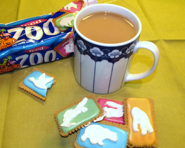 stitches and tea Iced Zoo biscuits