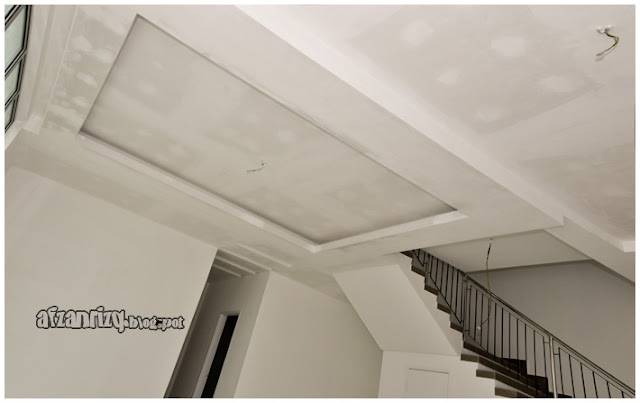 Rumah Hitam: Plaster Ceiling / aku, dia & lensa