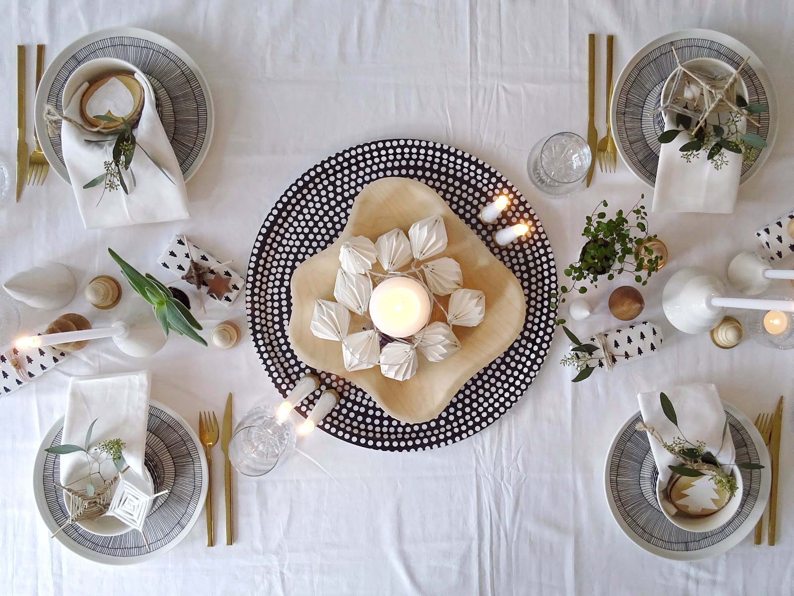 Weihnachtliche, finnisch-inspirierte Tischdeko-Idee - Design-Klassiker von Marimekko, Iittala, Artek - https://mammilade.blogspot.de Weihnachtliche, finnisch-inspirierte Tischdeko-Idee - Design-Klassiker von Marimekko, Iittala, Artek - https://mammilade.blogspot.de