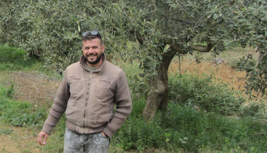 Dimitri Kyriakoulias, Bio-Olivenproduzent in Griechenland Dimitri Kyriakoulias, Bio-Olivenproduzent in Griechenland
