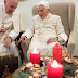 PAPA FRANCISCO VISITA PAPA BENTO: "FELIZ NATAL GRANDE BENTO"