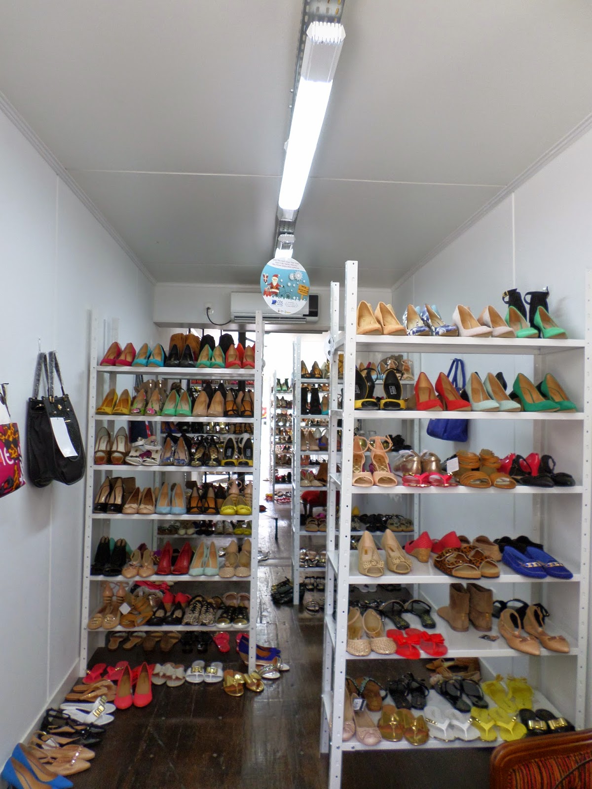 Quanto aos sapatos, a coleção inteira está linda.