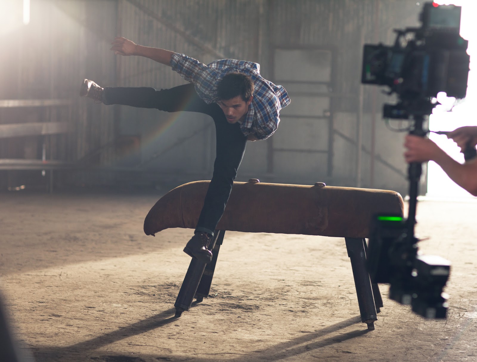 Novos Photoshoot em HQ de Taylor Lautner para 