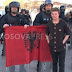  Protesta në Kosovë - Policit i Bëjnë Dhuratë Flamurin Kombëtarë