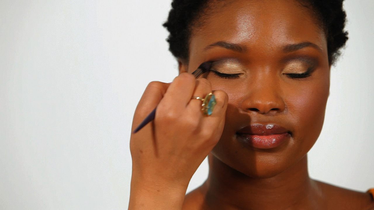 Download Makeup Video: How to Apply Eye Makeup for Black Women #Fashion.
