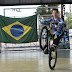 Leandro Sekko bateu o recorde mundial ao empinar uma bicicleta por 12 horas 1 minuto e 6 segundos