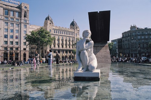 escultura La Diosa en Plaza Cataluña