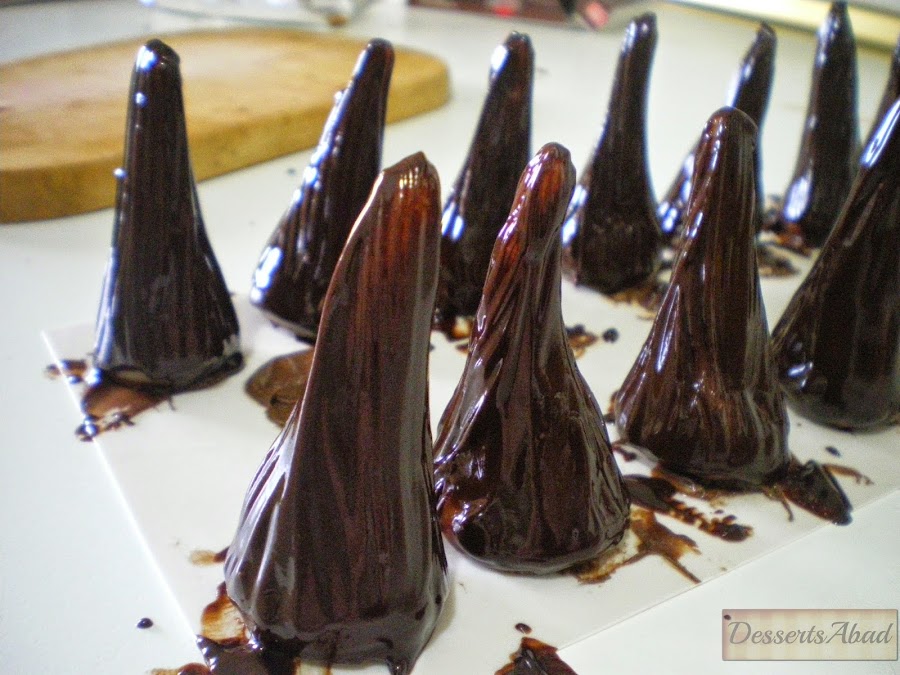 Nazarenos de mazapán y chocolate (Recubiertos de chocolate)