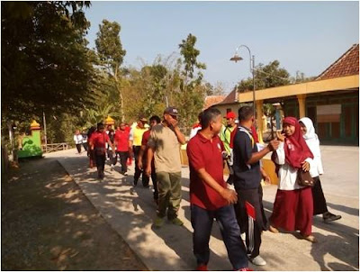 JALAN SEHAT DALAM RANGKA HUT PGRI KE 73 JALAN SEHAT DALAM RANGKA HUT PGRI KE 73