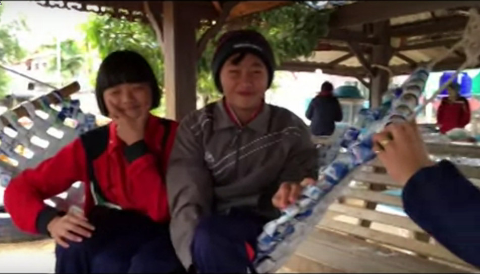 DIY hammock from plastic bags. D . I . Y . Done ! It 's Yours