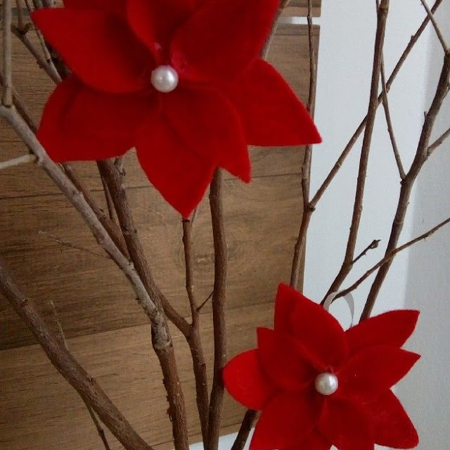 Flor de natal com molde para imprimir em feltro e eva - Como fazer  artesanato