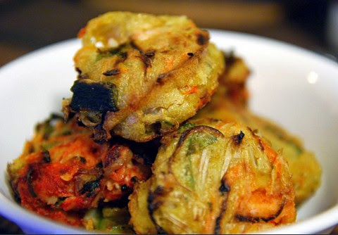 Delicious Spring Onion, Beansprouts, Carrot and Prawn Fritters