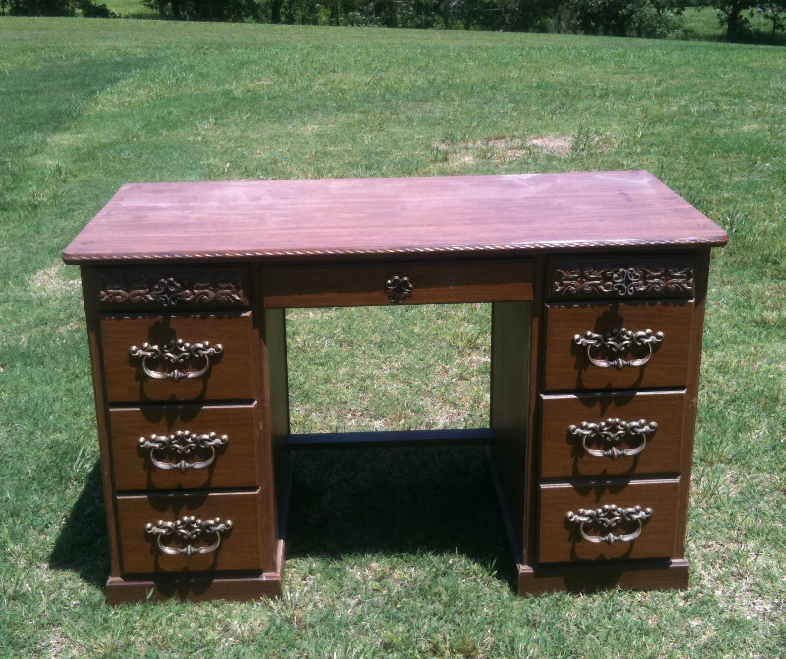 KTbee Creations Ugly Desk Makeover!