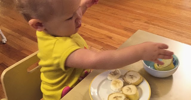 Baby, child chair, banana eats Child, 0-6 months, toddler, sits,  Lächtzchen, drools, bowl, hunger, fruit, meal, nutrition, kitchen, kitchen  table, health, temper, helplessly, vigorously, development, independence  Stock Photo - Alamy
