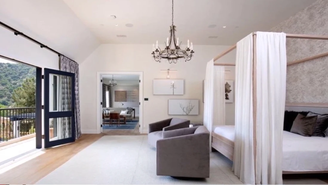 12 Photos vs. Justin Bieber & Hailey Baldwin $25.8 Million Beverly Park Mansion Interior Design Tour