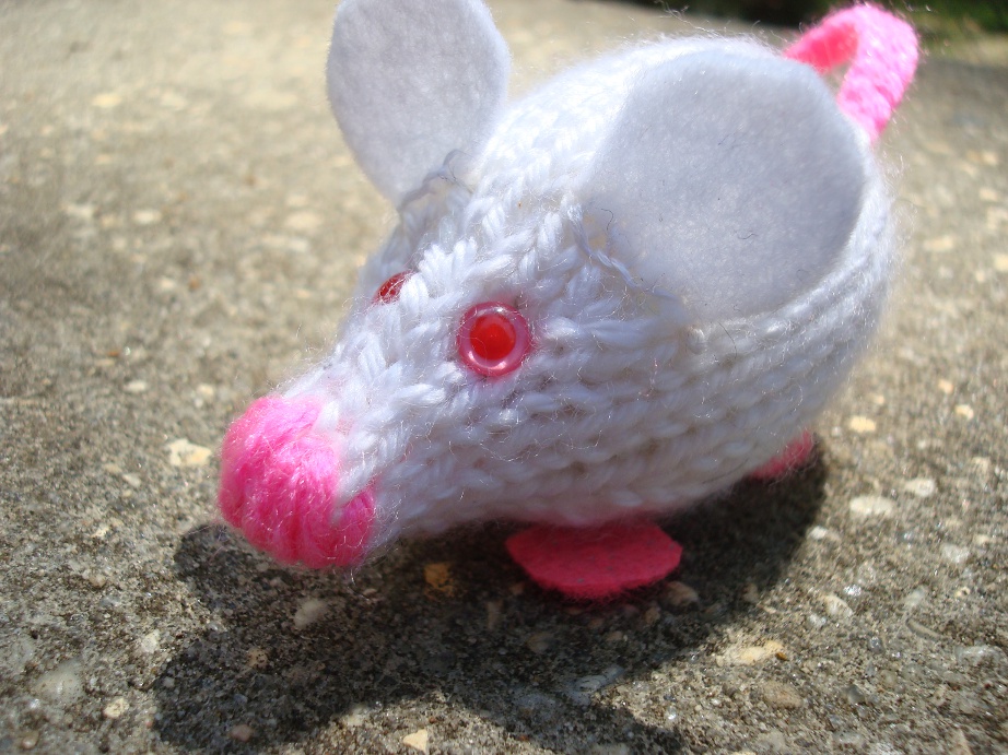 NyanPon.com: Bioluminescent Lab Rat