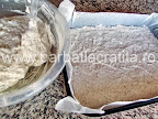Prajitura Krantz cu crema si nuci caramelizate Preparare reteta foi - intindem o treime din compozitie