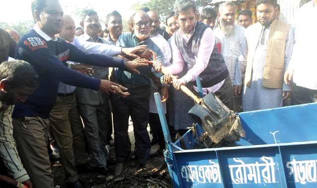 In the Roumari market cleaned up the cleaning cleanliness রৌমারীতে বাজার পরিস্কার পরিচ্ছন্নতার শুভ উদ্বোধন