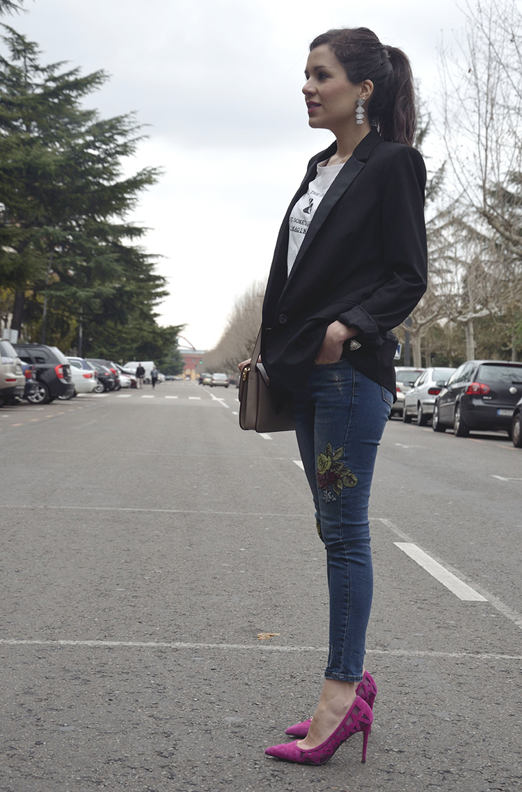 look-bloger-trends-gallery-looks-blazer-stilettos-jeans-bordados-fashion-moda